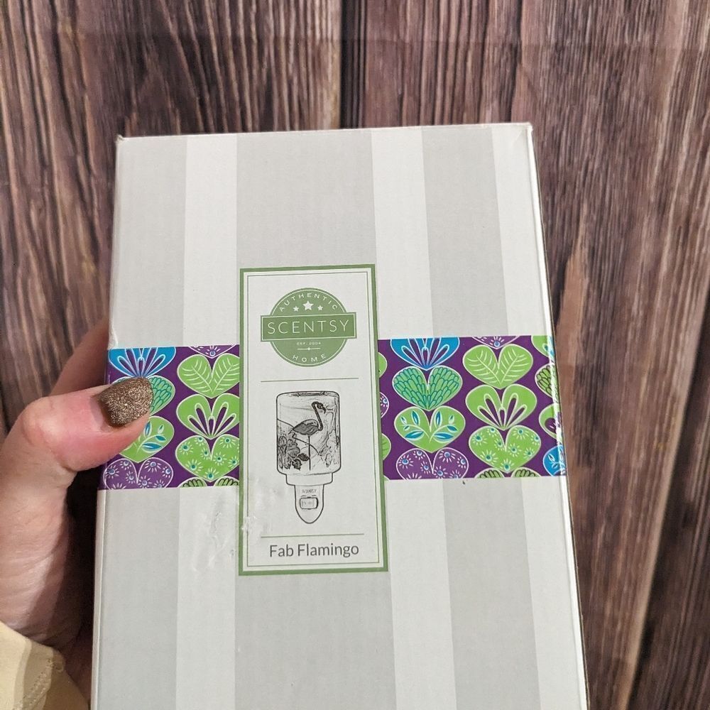 Scentsy Fab Flamingo Wall Plug In